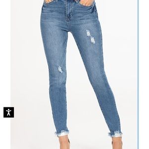 VINTAGE DREAM HIGH-RISE JEAN DISTRESSED HEM